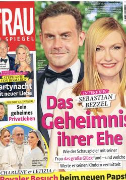 Frau Im Spiegel #23